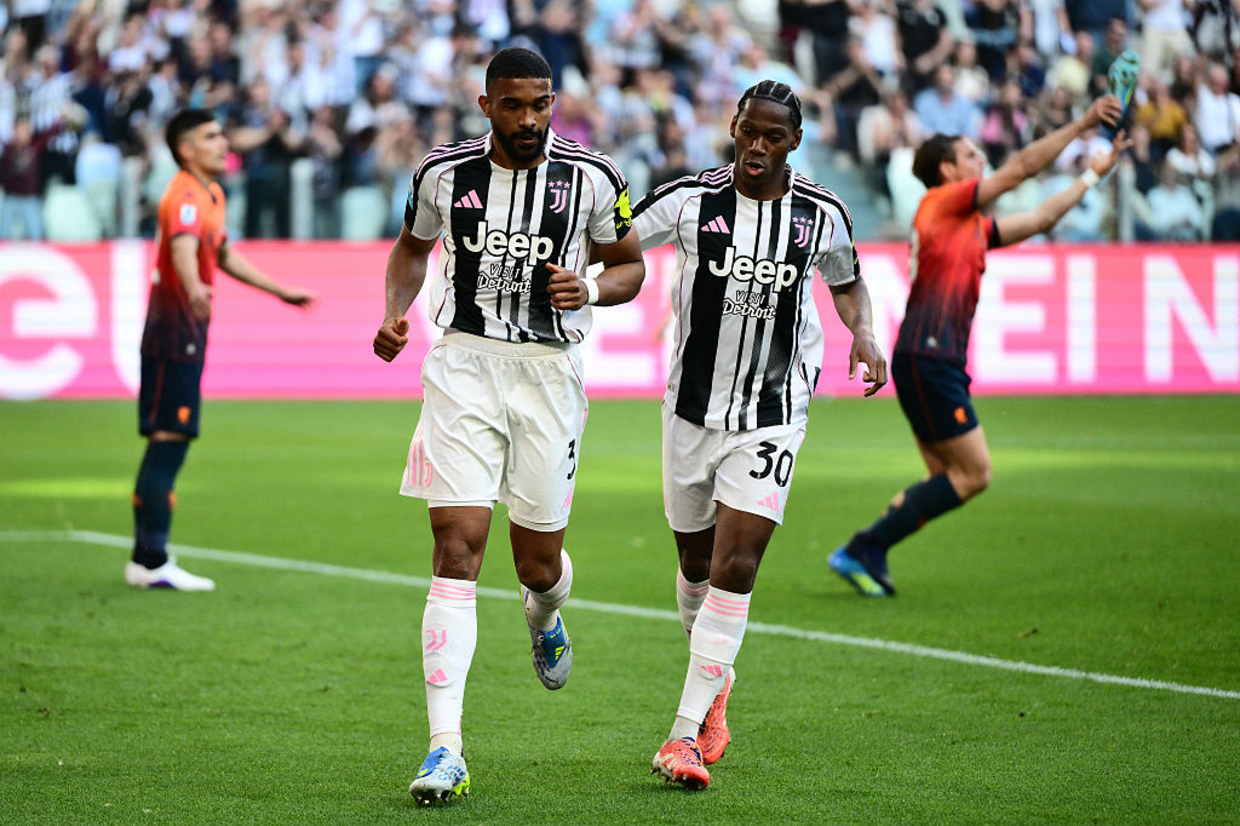 Juventus resolve cedo, vence Genoa e volta a encostar no G4 do Italiano