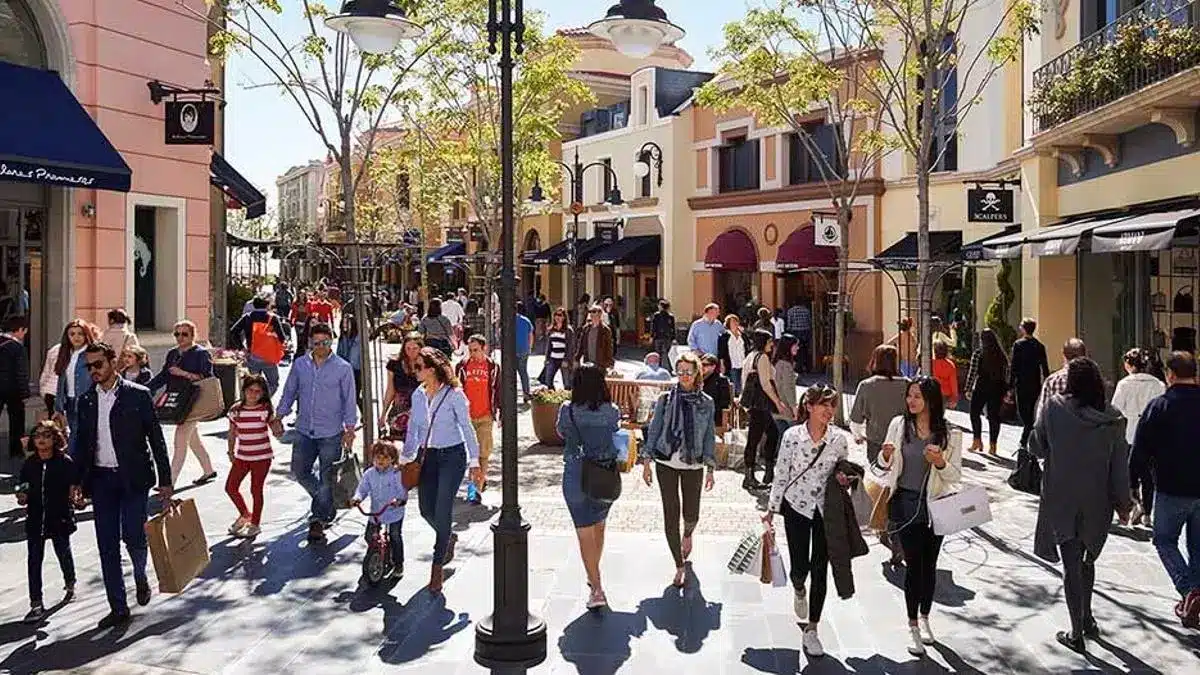Las Rozas Village: o destino de compras que surpreende nos arredores de Madri