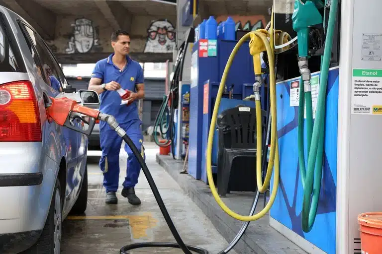 Mato Grosso adere ao auxílio federal para conter alta do diesel