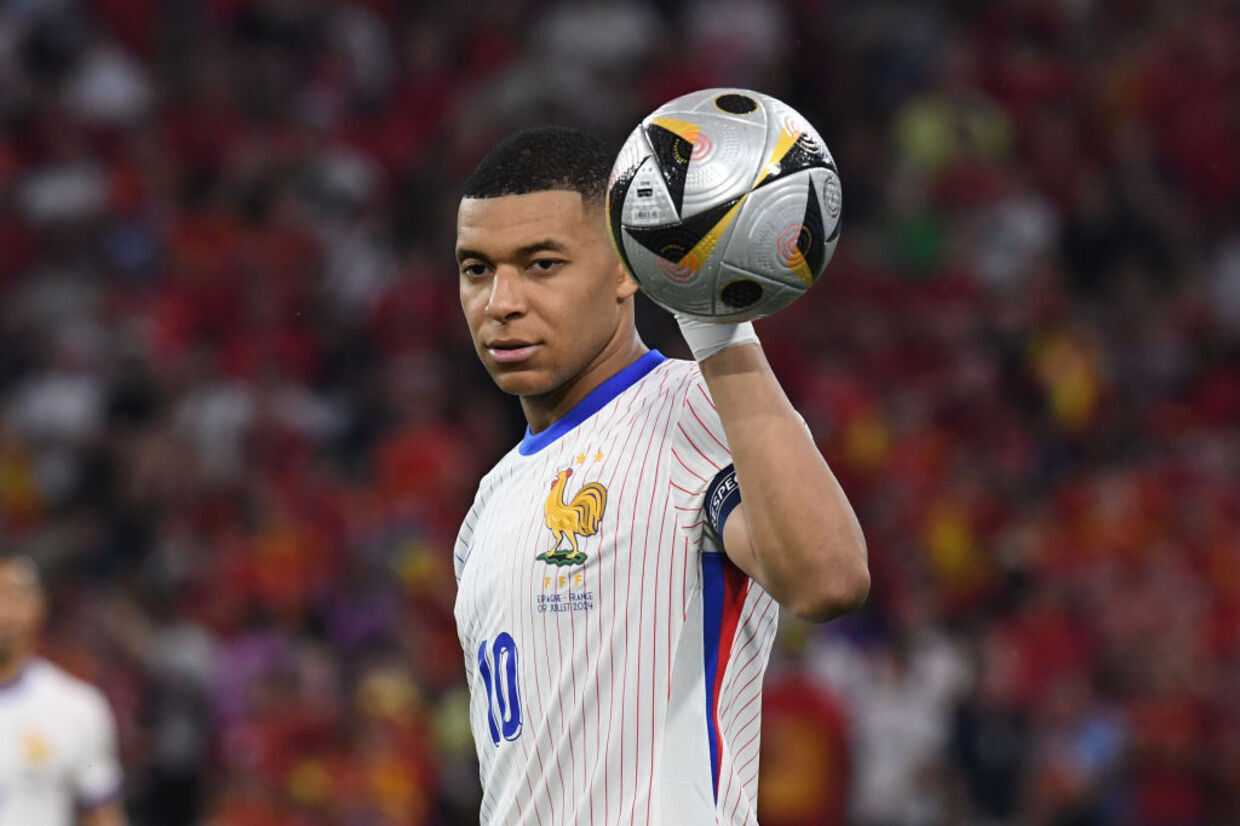 Mbappé revela racismo após pênalti perdido e conta que quis sair da seleção
