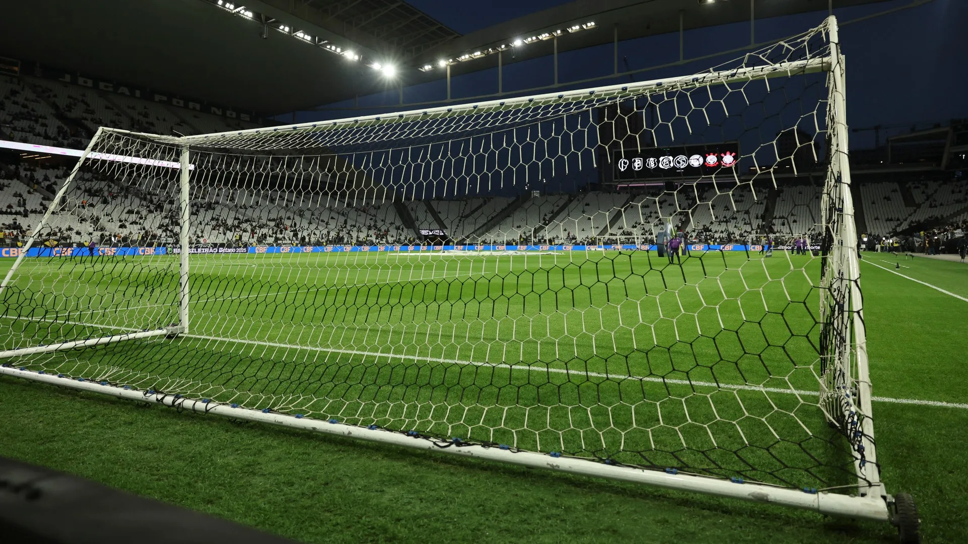 Santos planeja mandar jogo contra o Coritiba no estádio do Corinthians