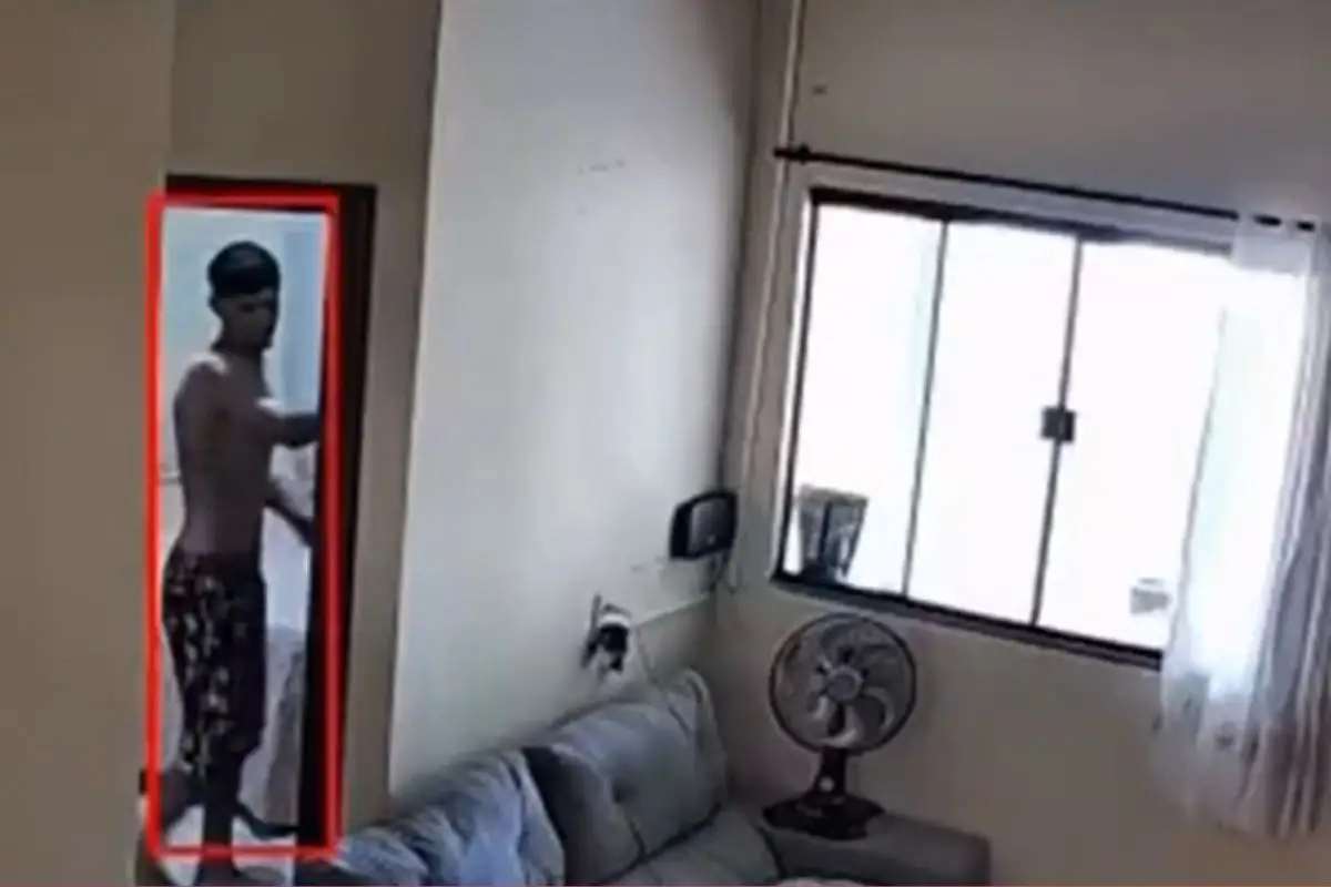 suspeito de matar jovem dentro de casa é procurado pela polícia