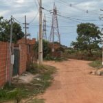 Defensoria aciona prefeitura por falta de iluminação, coleta de lixo, esgoto e água em área ocupada em Cuiabá