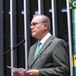 Wellington Fagundes assina PEC que amplia liberdade do trabalhador para escolher jornada de trabalho