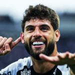 Yuri quebra jejum, Corinthians vence Barra e vai às oitavas da Copa do Brasil