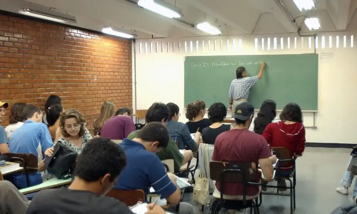 Fies tem prazo final de adesão para instituições nesta segunda-feira (15)