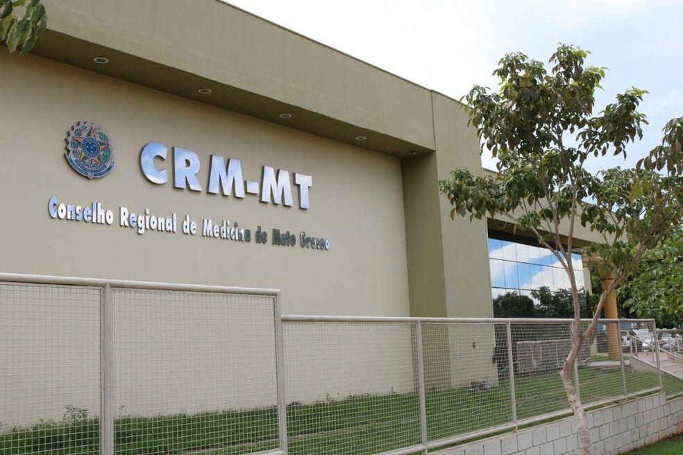Relatório do CRM-MT aponta caos no IML de Mato Grosso com risco biológico, insumos vencidos há 10 anos e interdição