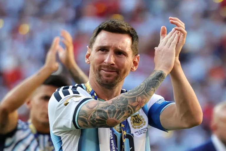 Fifa pune Argentina por racismo e briga na final da Copa; Paredes pega 10 jogos | Torcedores
