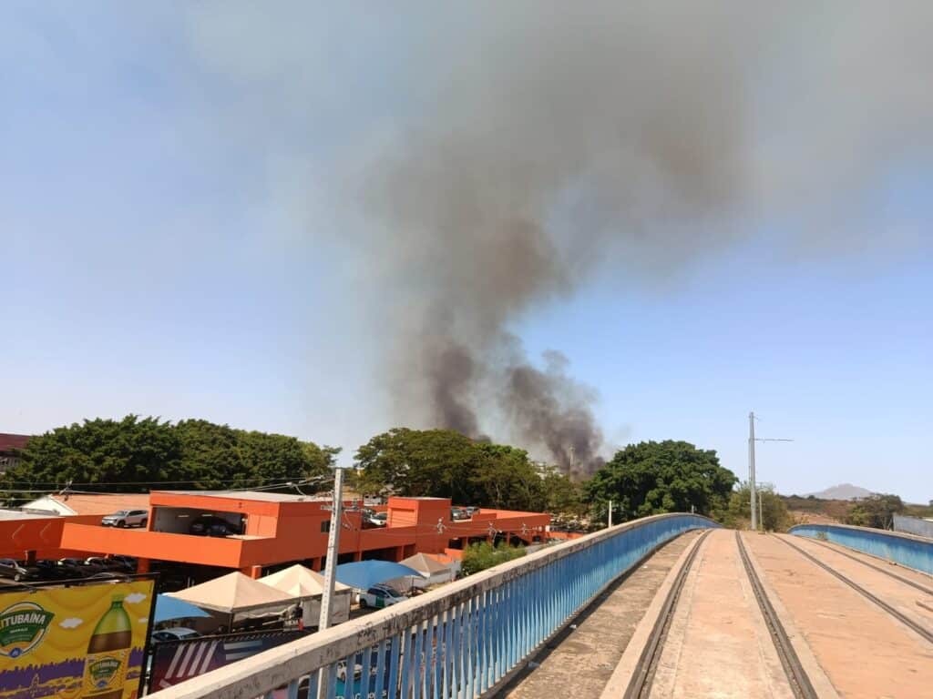 Incêndio atinge mata próxima a maior aeroporto de Mato Grosso