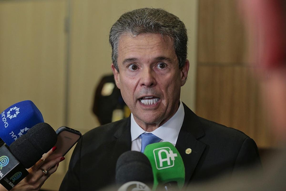 Ministro da Agricultura defende despolitização do agro: "Não é lulista, nem bolsonarista"