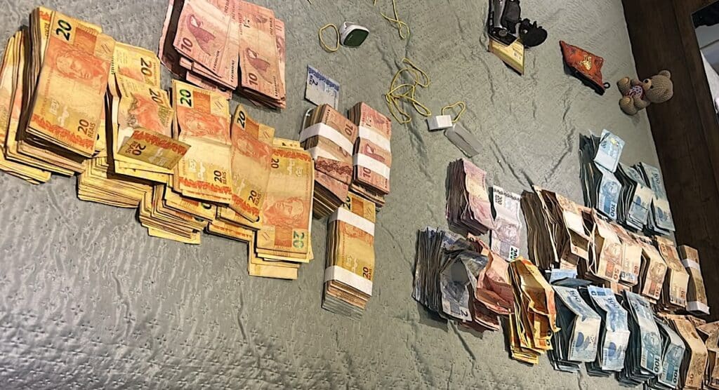 GAECO apreende R$ 302 mil em operação que investiga suspeita de propina em Sinop; carros avaliados em R$ 6 milhões  