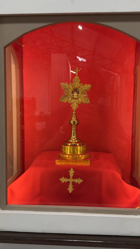 Santuário em Cuiabá expõe peças históricas usadas pelo papa São João Paulo 2º