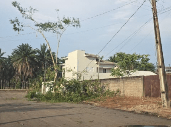 Vendaval causa estragos em casas e empresas em Matupá; prefeitura mobiliza equipes