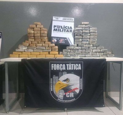 Carro é apreendido com 98 tabletes de cocaína em Mato