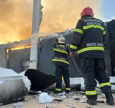 Governo se solidariza com trabalhadores do Shopping Popular; bombeiros ainda