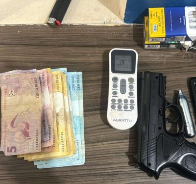 Homem é preso após intimidar pessoas com arma falsa em